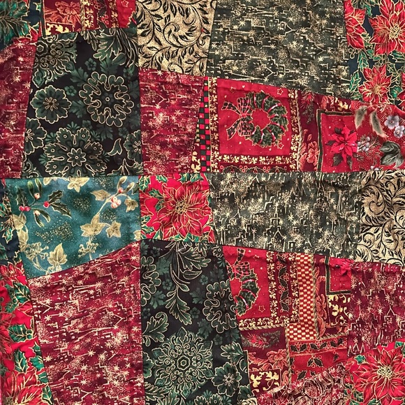 New Homemade patchwork hand stitched Christmas quilt 39”x56” - Picture 3 of 5